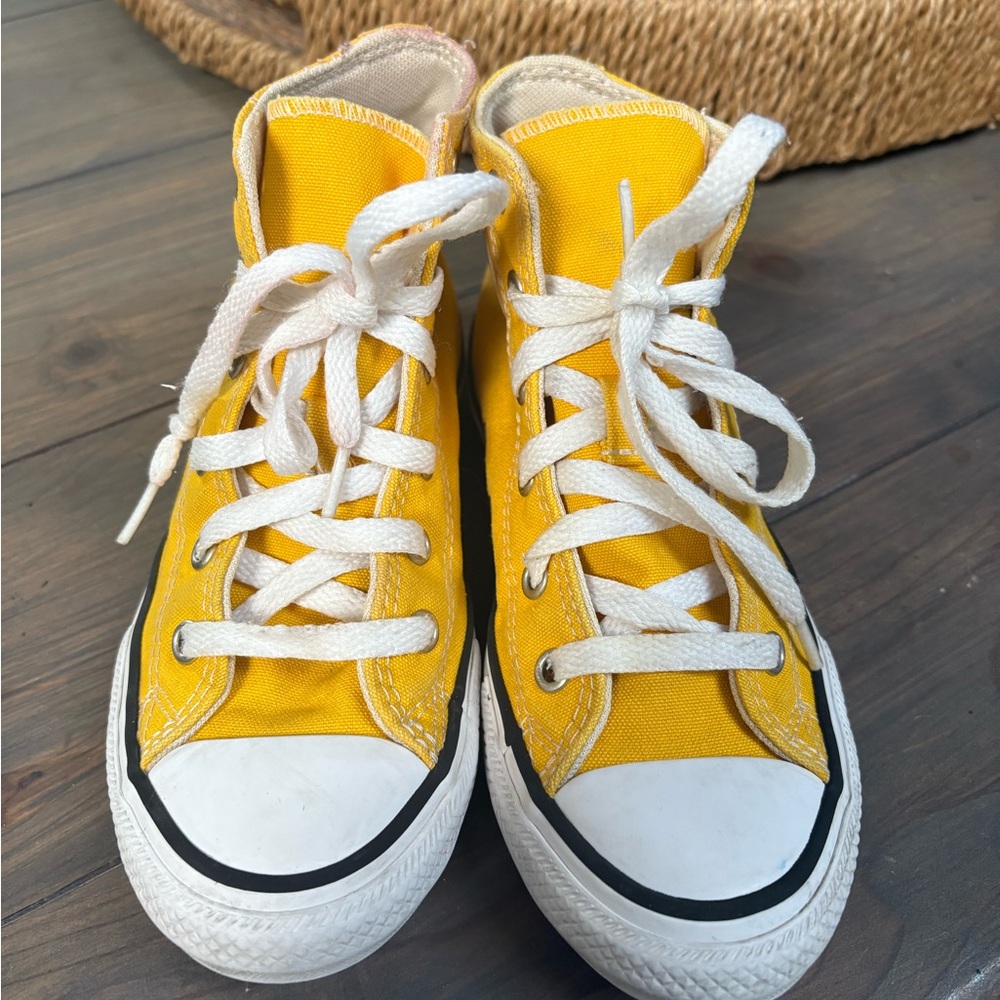 Vibrant Yellow Kids High-Top Sneakers converse size 1